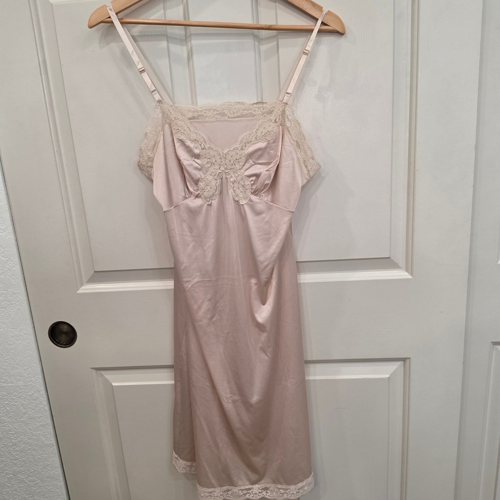 Lace Trim Adjustable Strap Full Slip Dress Pink Size M Lingerie Vassarette